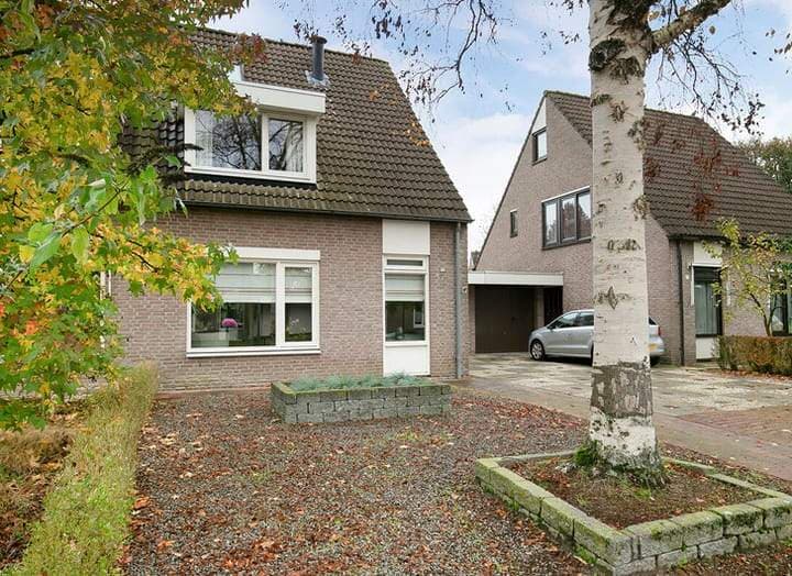 Semi-gemeubileerd tweekapper aan de Dianestraat, Waalre - Te Huur