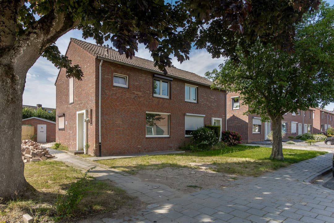 2-under-1 Semi-Detached House Maarten Trompstraat, Landgraaf - For Rent