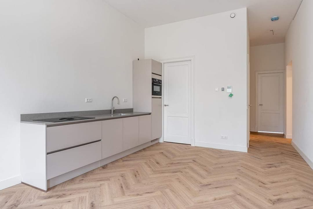 Flat Westzeedijk, Rotterdam - For Rent