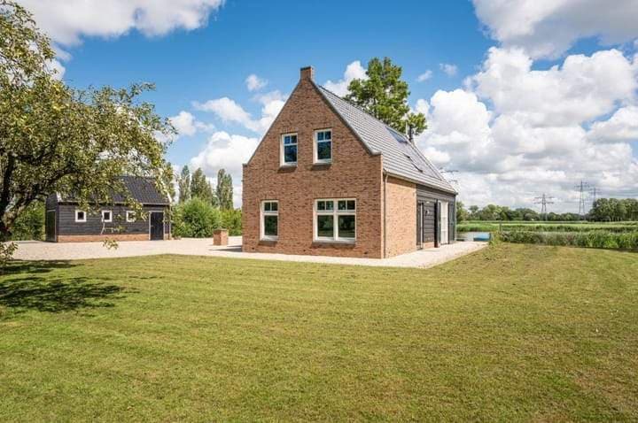 Ooievaarsdijk 5, Zwartewaal - Te Huur