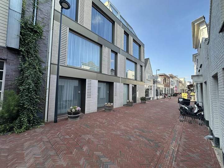 3-Room Apartment Raadhuisstraat, Alphen aan den Rijn - For Rent