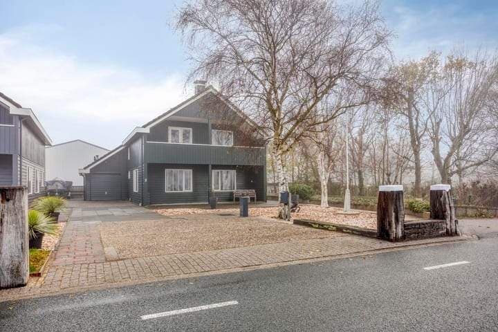 Detached Villa on Wormerringdijk, Wormer - For Rent