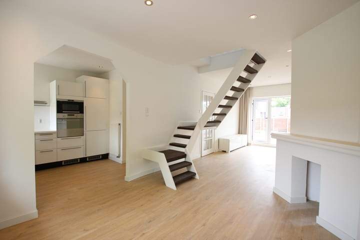 2-Slaapkamer Appartement aan de Rijksstraatweg, Haarlem - Te Huur