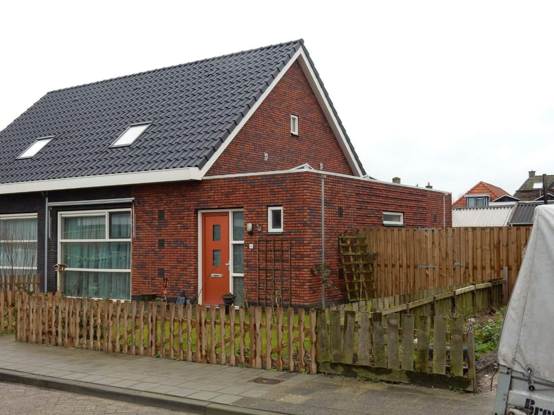 Corner House Klaas Osingastraat, Tzum - For Rent