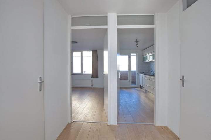 3 Room Apartment Prinsegracht, Den Haag - For Rent