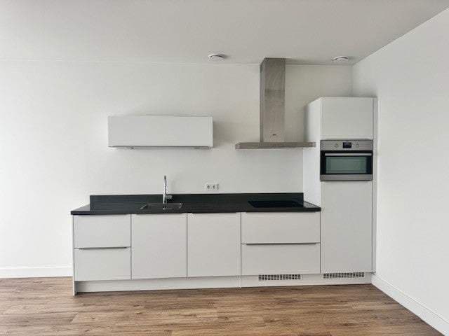 Flat Wijkerstraatweg, Velsen-Noord - For Rent