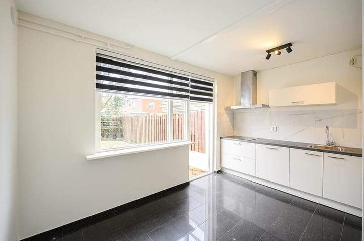 Veendamstraat 261, Almere - À louer