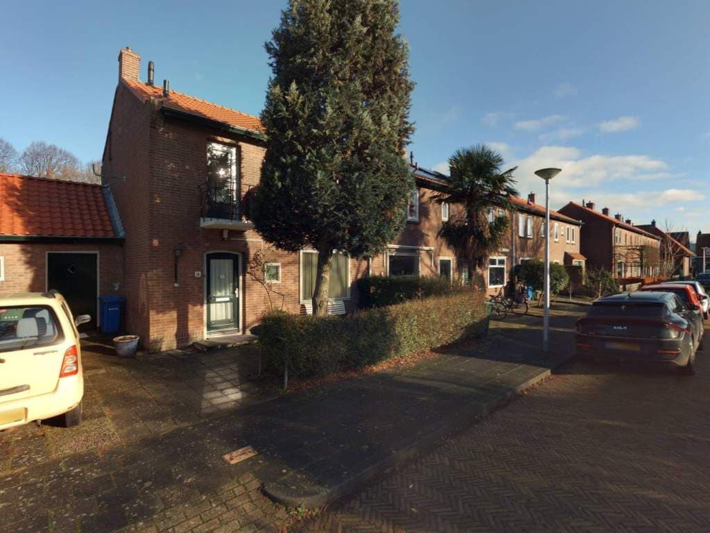 Single-family home Van Miereveltstraat, Zwolle - For Rent