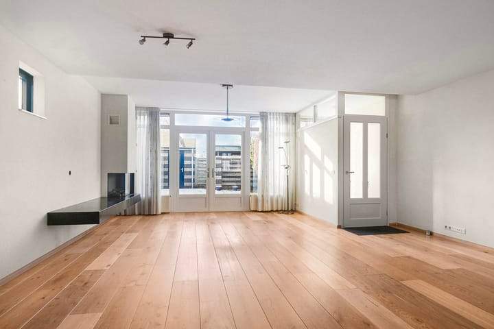 Family House at Manenburgdreef, Hoofddorp - For Rent