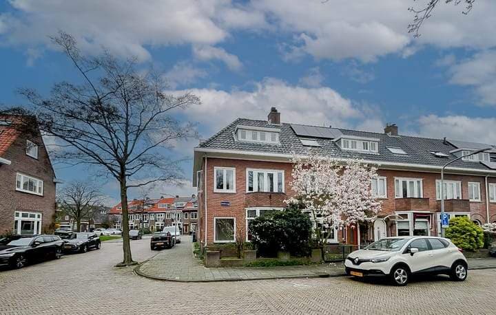 Perseusstraat, Haarlem - Casa familiar en esquina