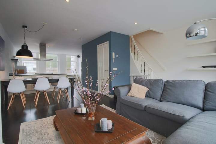 2-Bedroom Apartment Eerste Sweelinckstraat, Amsterdam - For Rent