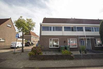 Three-bedroom house at Iepstraat, Breda - For Rent