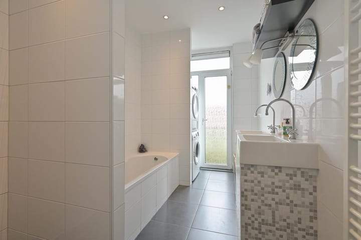 Double Upperhouse Van Nijenrodestraat, Den Haag - For Rent