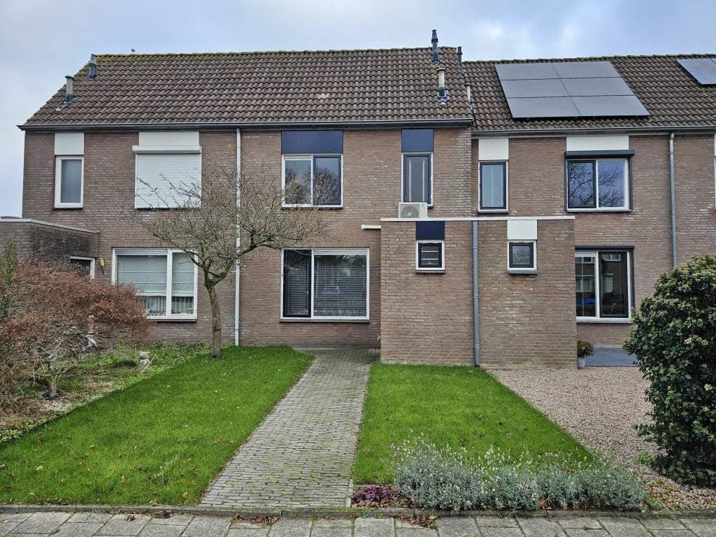 Terraced House Ds. Louwe Kooymanslaan, Waalwijk - For Rent