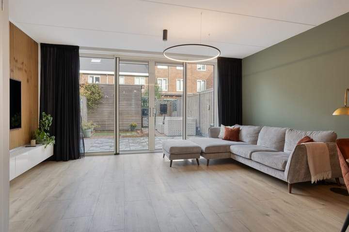 Three-bedroom apartment on Brouwhuisstraat, Rotterdam