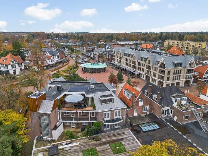 Luxury Five-Room Apartment at Vinkenlaan, Bilthoven - For Rent
