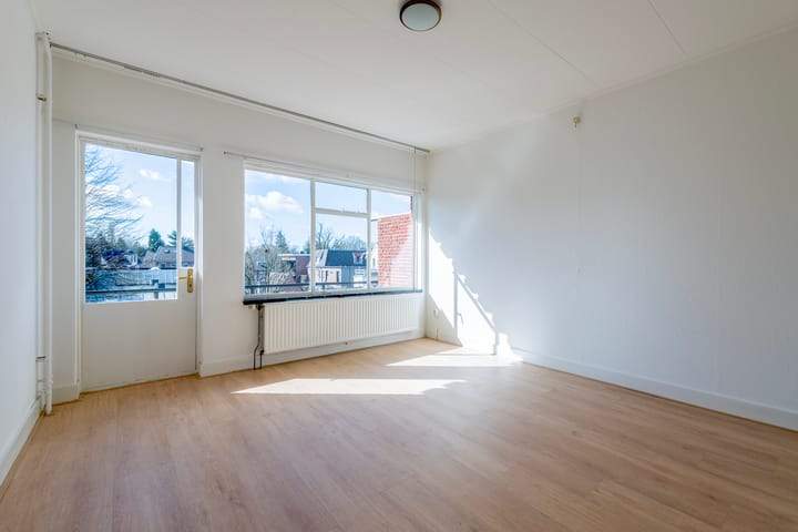 6-Room Upper Apartment, Julianalaan, Bilthoven - For Rent